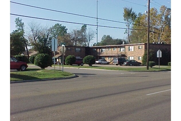 Primary Photo - Westlawn Apartments