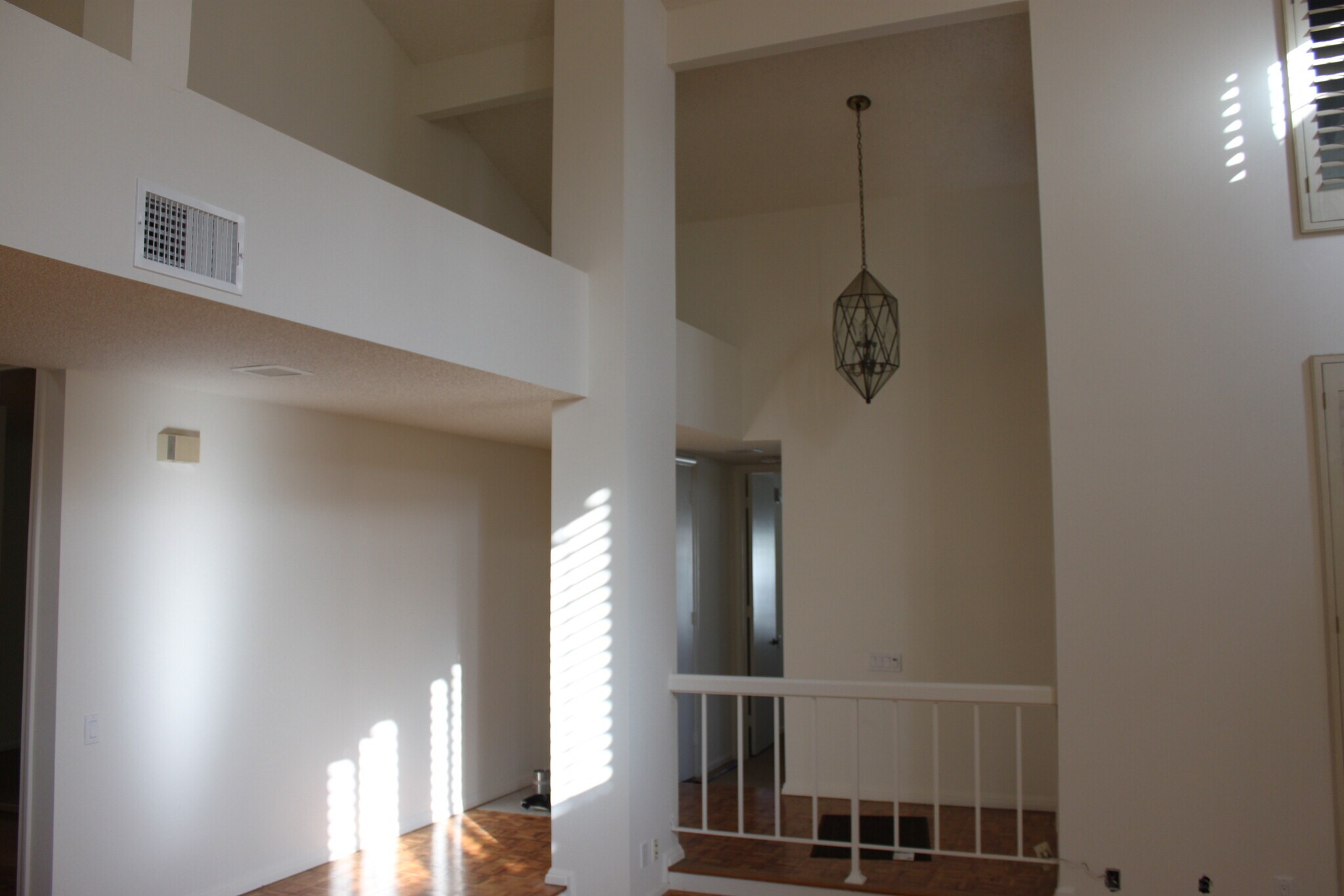 Building Photo - 629 Edith Way