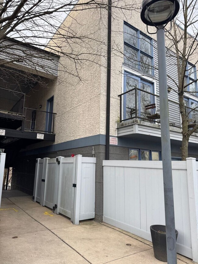 Building Photo - Nob Hill 2 Bedroom 2 Bath renovated Condo in Manayunk for rent $2,495/month