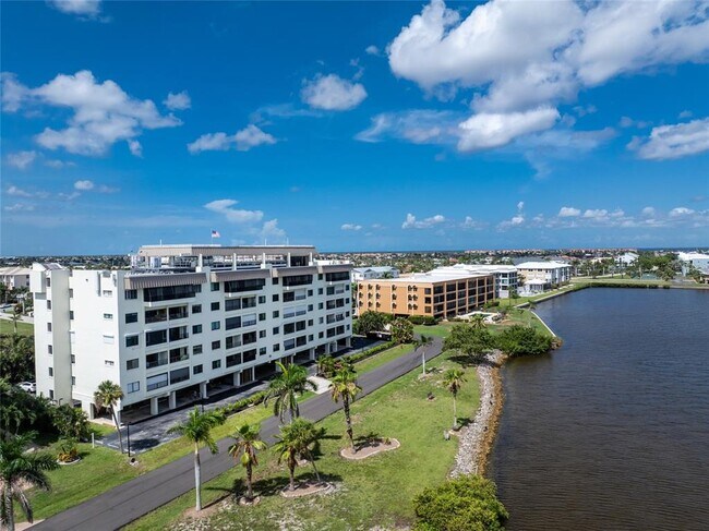 Building Photo - 1500 Park Beach Cir
