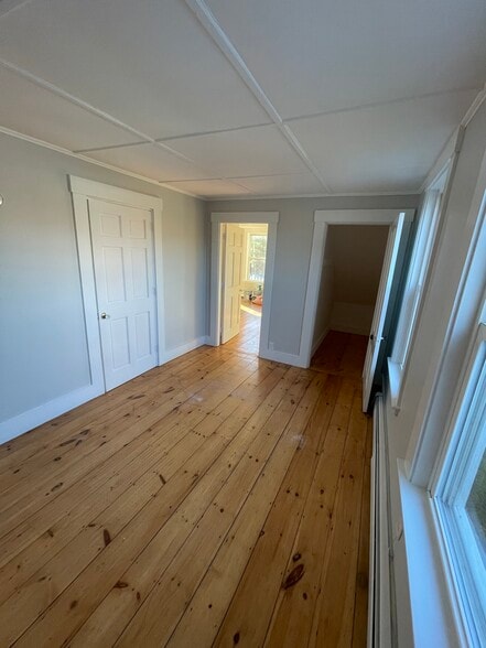 Building Photo - 20 Old Pine Hill Rd
