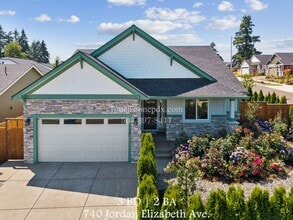 Building Photo - Stunning 3 BD, 2 BA Salem Home with Elegant Finishes!