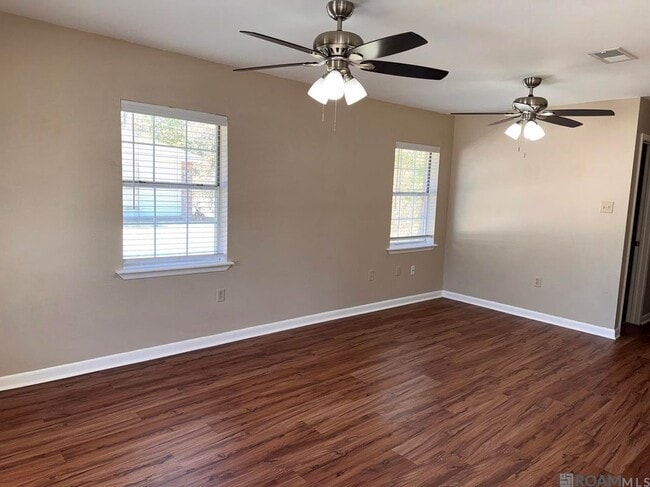 Building Photo - 114 Mallard Dr