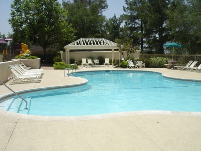 Building Photo - Spacious 4-Bedroom Home in Valencia's Nort...