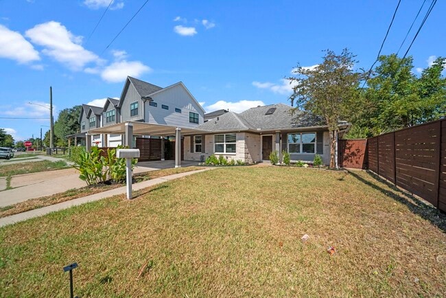 Building Photo - 1109 Moody St