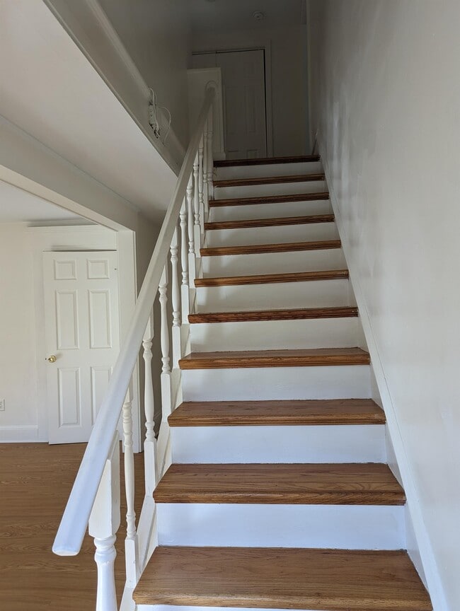 Building Photo - 15 Oak St