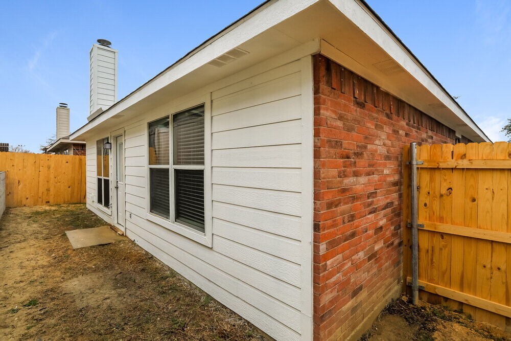 Building Photo - 3016 Casa Bella Dr