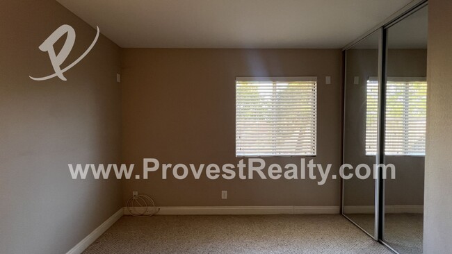 Building Photo - 4 Bed, 2.5 Bath Hesperia Home!!