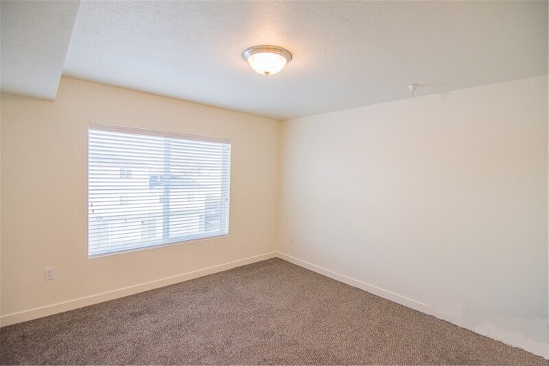 Building Photo - 799 E 550 S