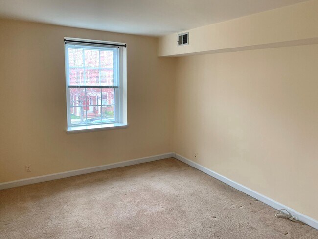 Building Photo - 3007 S Buchanan St