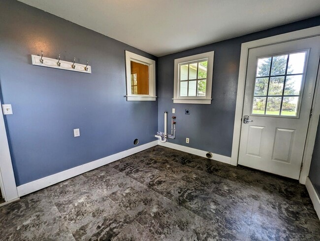 Building Photo - 604 8th Ave