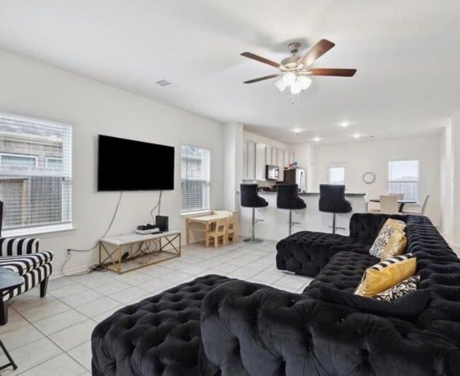 Building Photo - 8711 Willet St