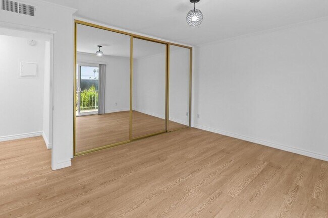 Building Photo - 4610 Densmore Ave