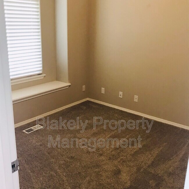 Building Photo - 72 N Pleasant Hill Dr