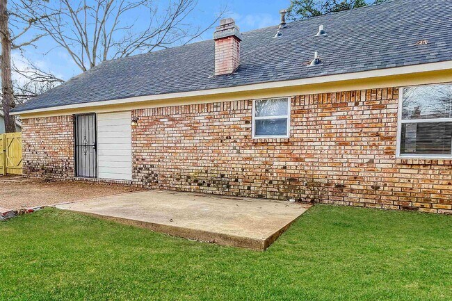 Building Photo - 4290 Park Forest Dr
