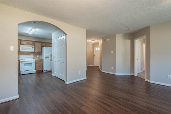 Building Photo - 10233 Azalea Village Dr
