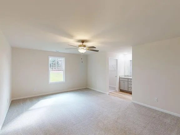 Building Photo - 304 Sandy Springs Dr