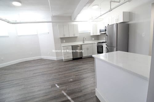 Building Photo - 95 Park Dr