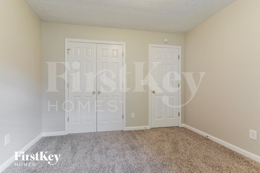 Building Photo - 940 Willow Hollow Dr