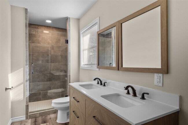 Building Photo - 1909 16th Ave N