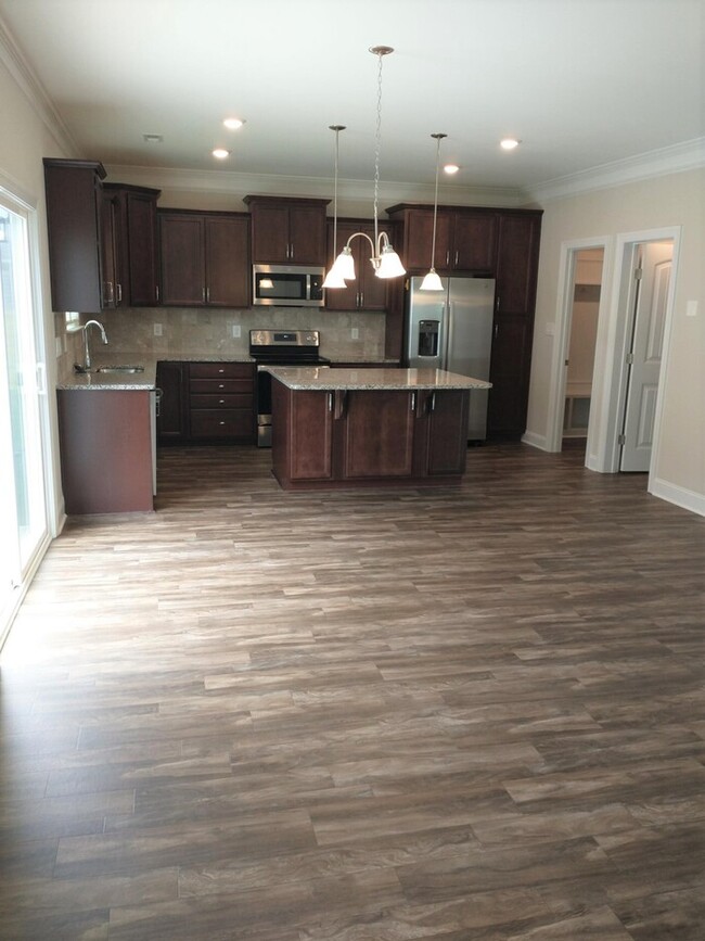 Building Photo - Available Now - Beautiful New Home in Garner!