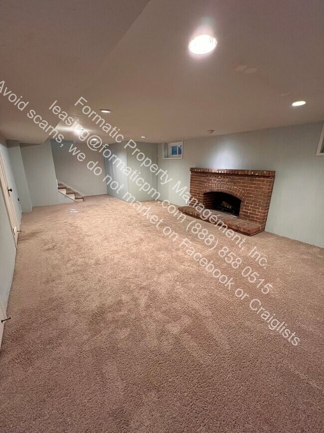 Building Photo - Free Perks, Pet-Friendly Oversized 4-Bedro...