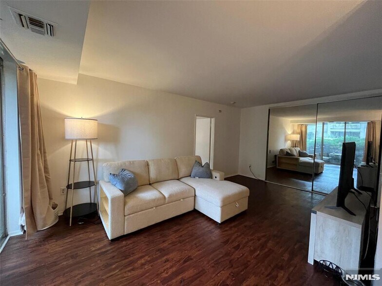 Living room - 456 River Rd