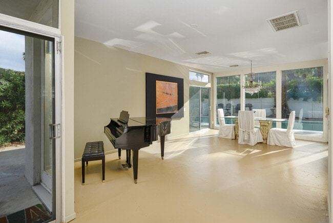 Building Photo - 866 N Topaz Cir