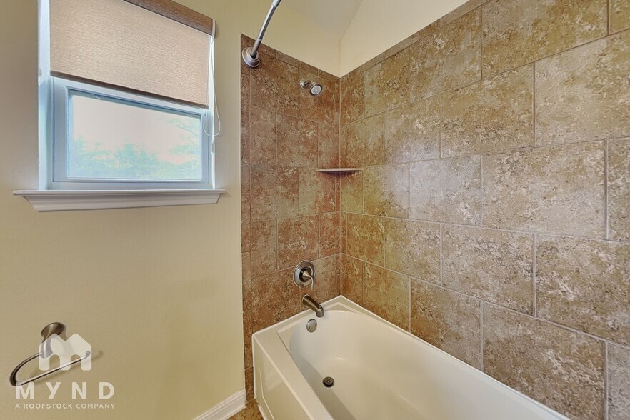 Building Photo - 18401 Rio Chama Ln