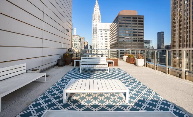 Building Photo - 325 Lexington Ave