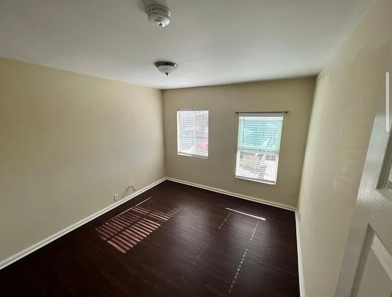 Building Photo - 3525 Hillview Pl