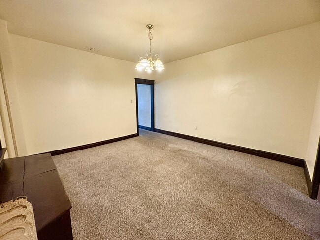 Building Photo - 3 Bedroom Single Family Home in Harrisburg!