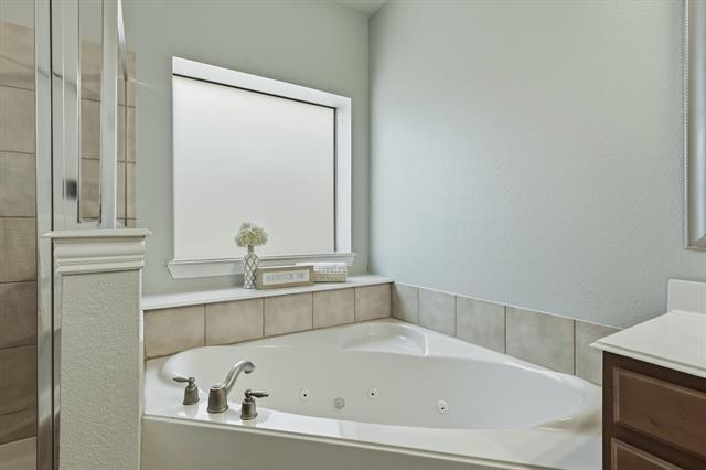 Building Photo - 3421 Beekman Dr