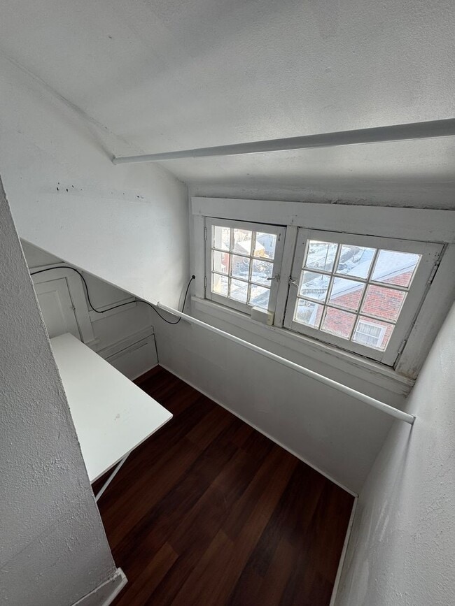 Building Photo - 331 Bracken Ave