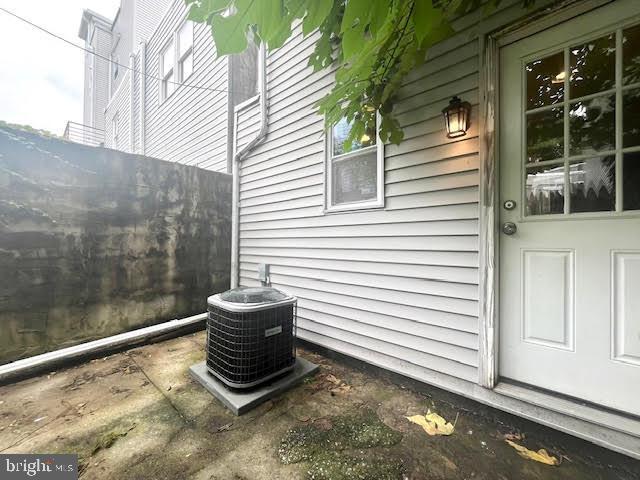 Building Photo - 1532 S Woodstock St