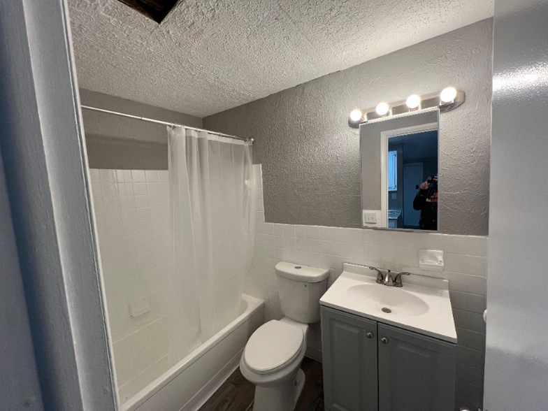 Building Photo - 13430 Euclid Ave