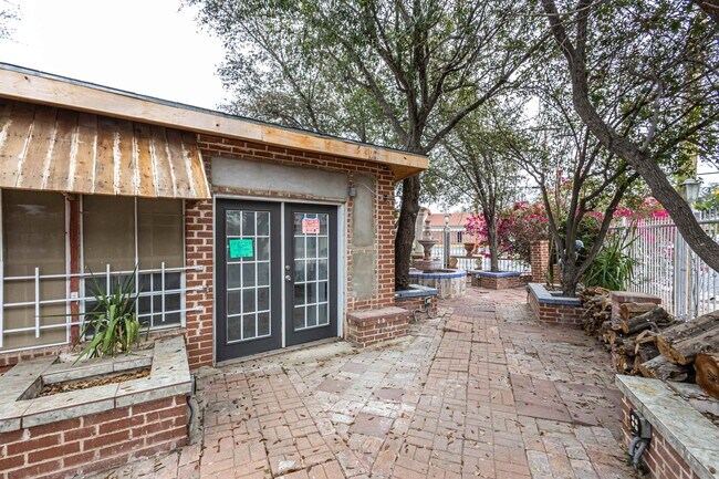 Building Photo - 1420 Corpus Christi St