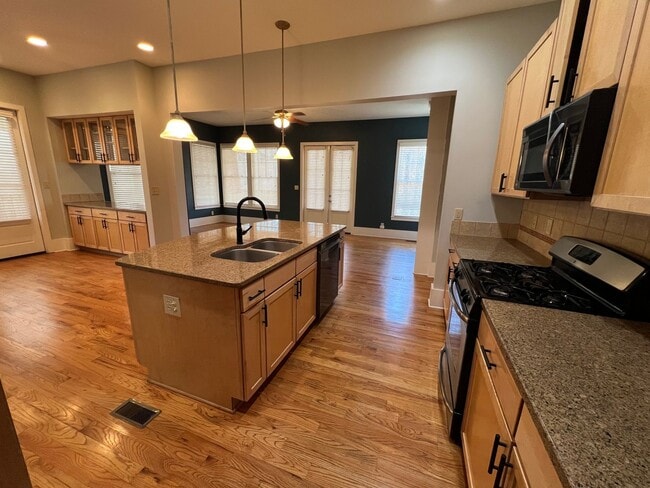 Building Photo - Stunning 2 bed 2.5 Condo!