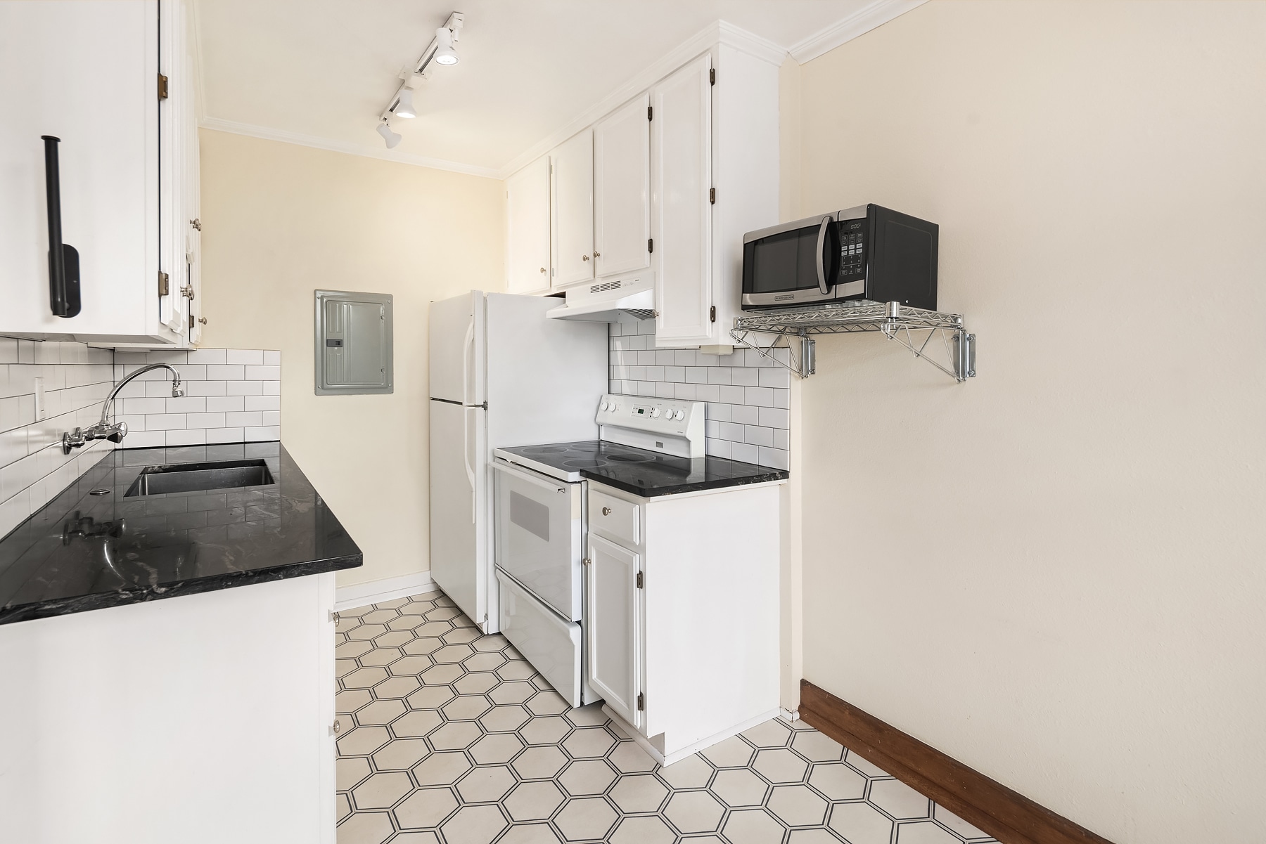 Building Photo - 1631 16th Ave