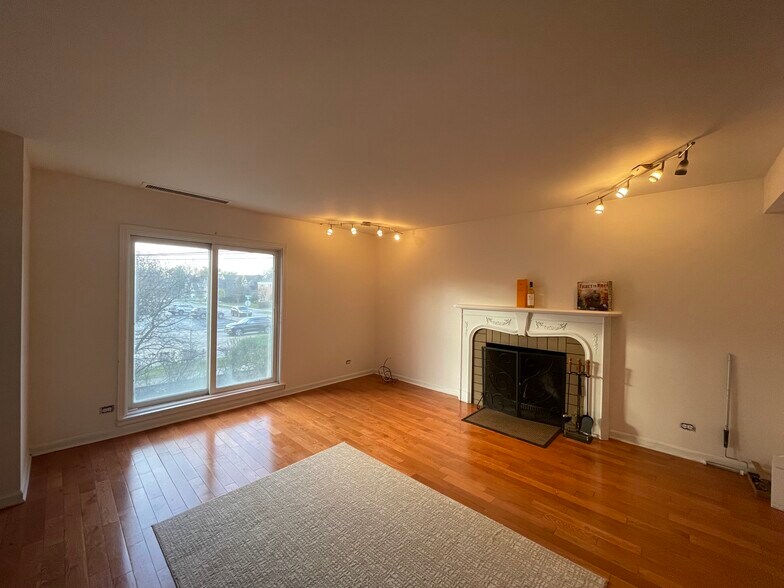 Building Photo - 1445 Shermer Rd