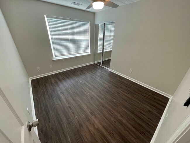 Building Photo - Updated 3BR Home - Woodstock