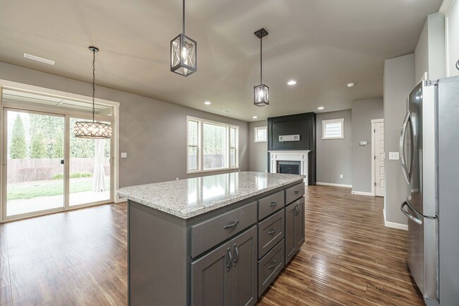 Building Photo - Stunning Salmon Creek Gem for Rent! - 3 Be...