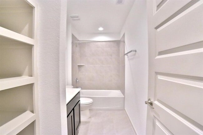 Building Photo - 3810 Lila Lake Ln