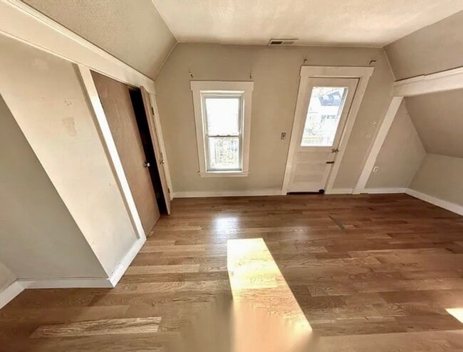 Building Photo - 14 Dow St