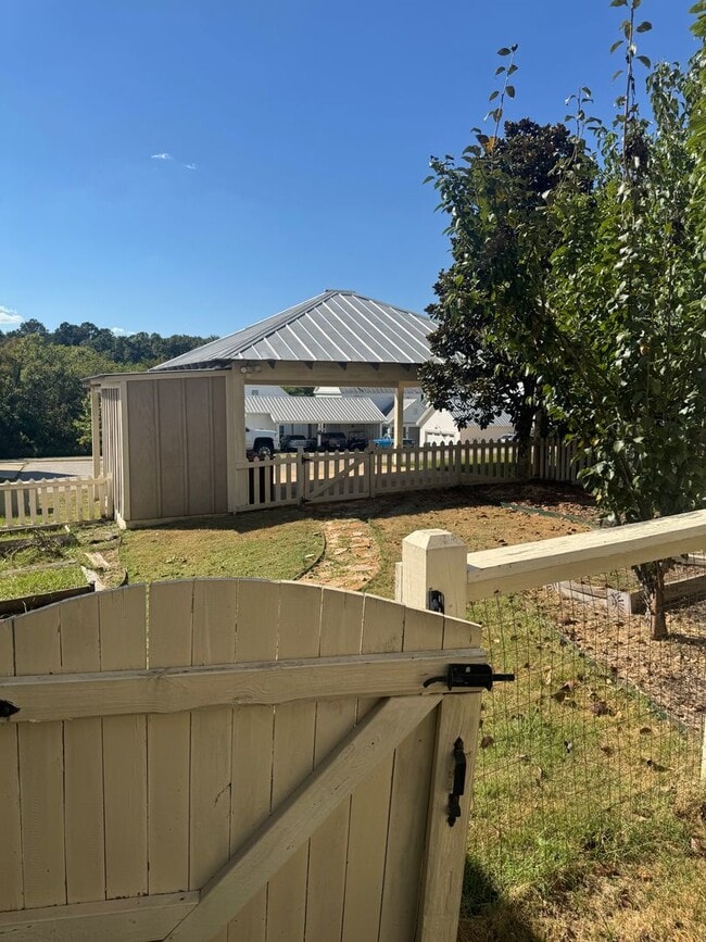 Building Photo - Waters Home