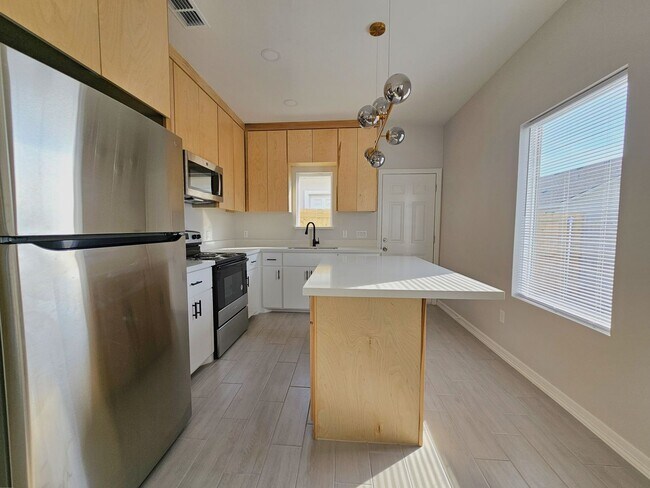 Building Photo - 1019 N Woodson Ave