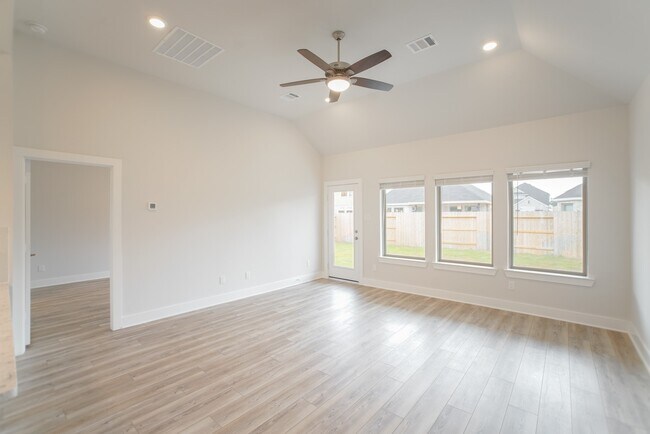 Building Photo - 10614 Whitejacket