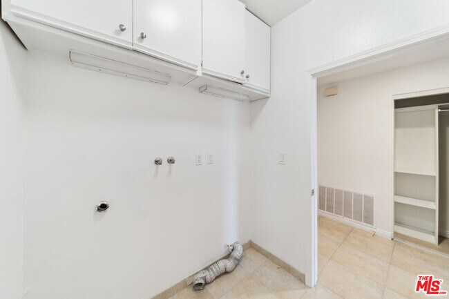 Building Photo - 1508 Greenfield Ave