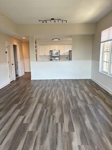 Building Photo - 1200 Town Center Dr