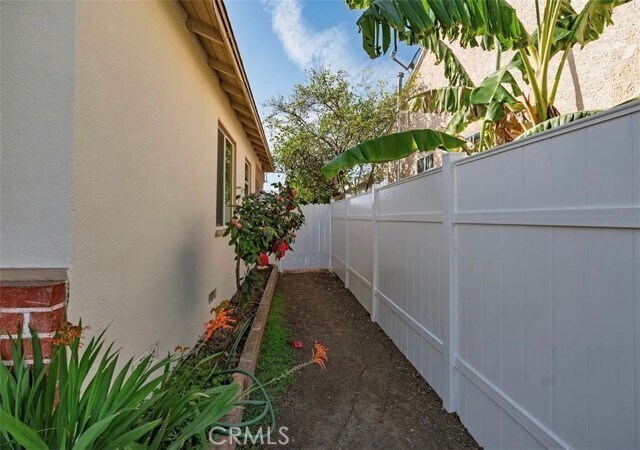 Building Photo - 8123 Lindley Ave